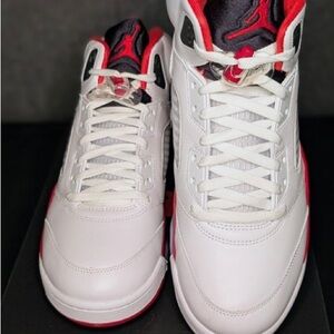 SOLD❗️ 2025 AIR JORDAN 5 “FIRE RED” Sz 10